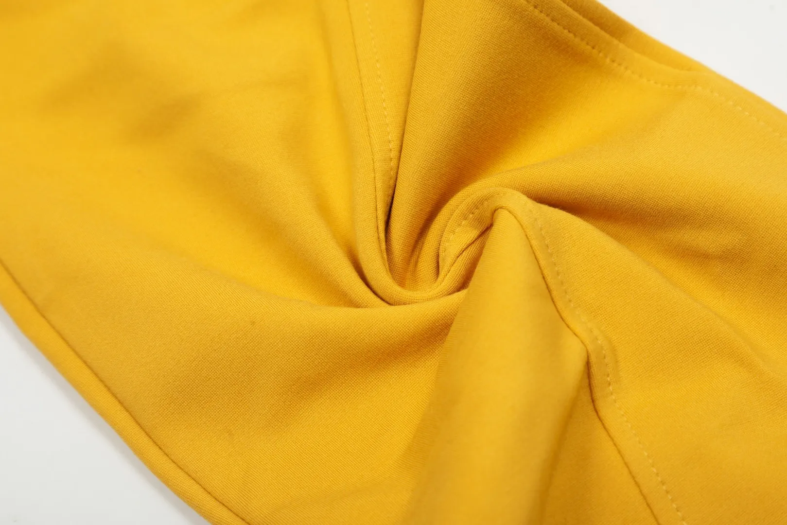 🅿️250 "Top quality" Style number: T7002# [Ralph Lauren solid color pony embroidered logo simple casual wide-leg trousers] ✅Ralph Lauren classic basic versatile unisex wide-leg spliced couple straight trousers ✅Brocade and cotton Roman cloth splicing technology ✅The version is restored to the original single The maximum size can be worn up to 170 pounds Loose, comfortable and stress-free ✅The upper body is simple and easy to match ootd must-have Good-looking clothes are never chosen by anyone. A must-have in couples’ wardrobes. Size: S-XL. Color: floral gray, black, yellow, and fruit green.